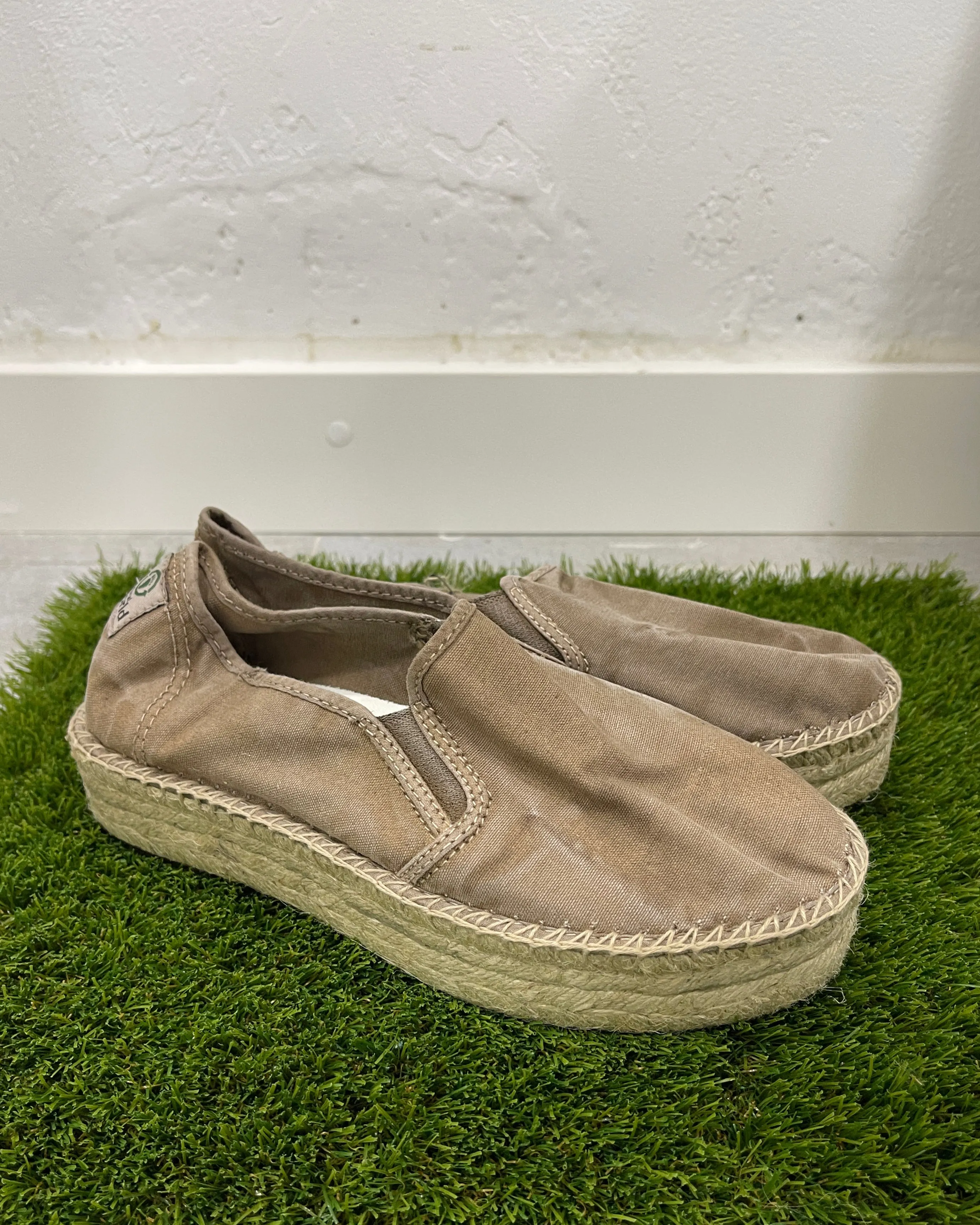 NATURAL WORLD ESPADRILLES WITH PLATFORM Beige